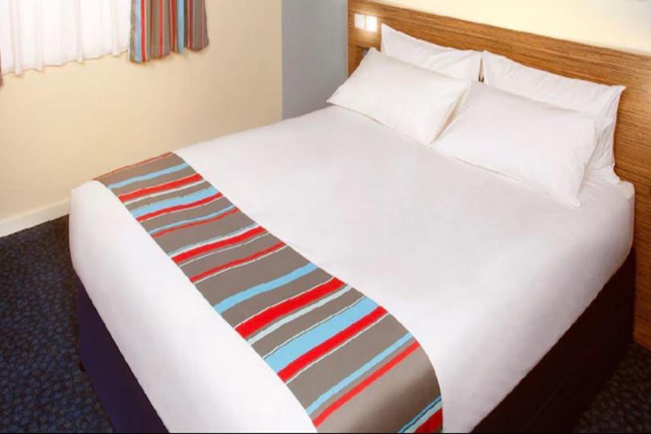 Travelodge Bracknell Zewnętrze zdjęcie